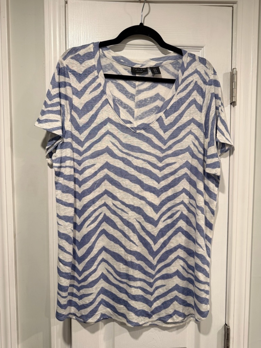 NWOT Tahari Size 1X Blue Zebra 100% Linen V Neck Short Sleeve Relaxed Fit Top